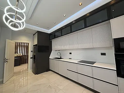 Satılır 4 otaqlı mənzil 145 m² — Bakı 4 otaq 145.00 m²