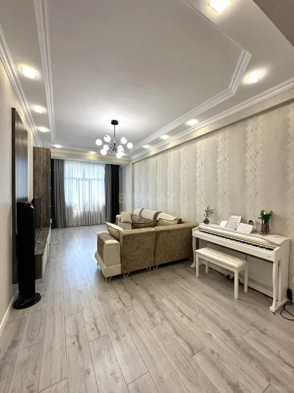 Satılır 3 otaqlı mənzil 145 m²