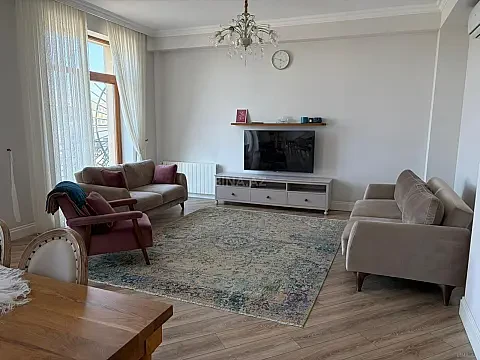 Kirayə verilir 3 otaqlı mənzil 140 m² — Bakı 3 otaq 140.00 m²