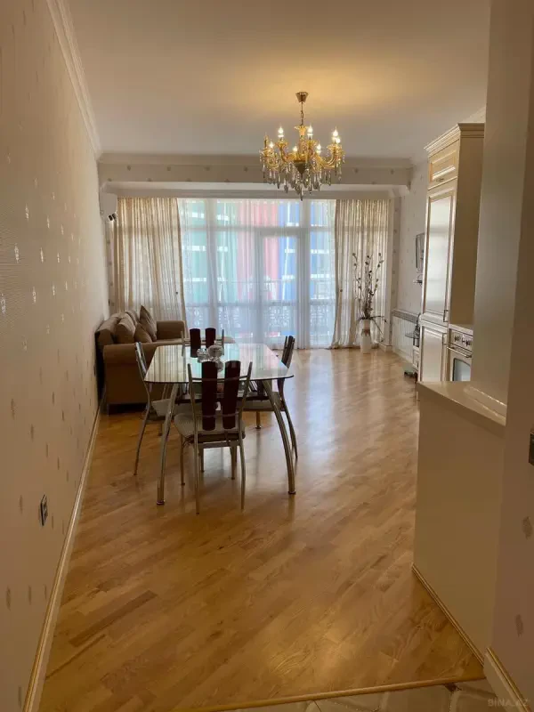 Kirayə verilir 2 otaqlı mənzil 70 m²