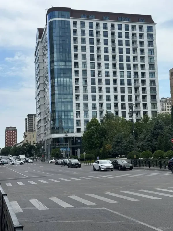 Satılır 3 otaqlı mənzil 103 m²