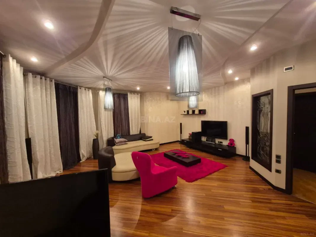 Satılır 5 otaqlı mənzil 255 m²