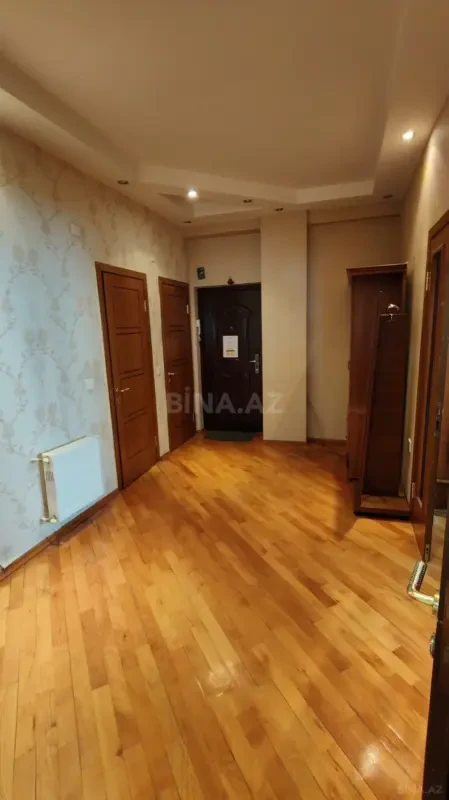Kirayə verilir 2 otaqlı mənzil 101 m²