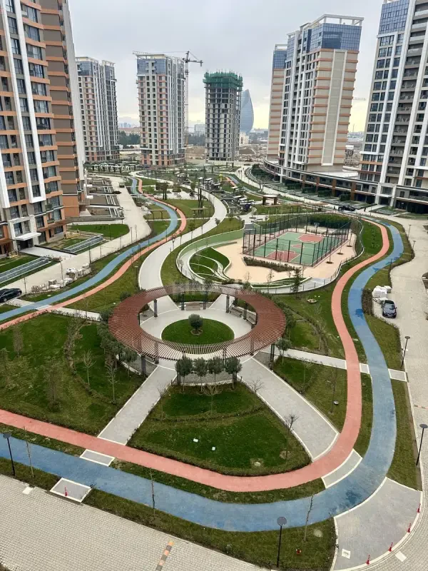 Satılır 4 otaqlı mənzil 130 m²