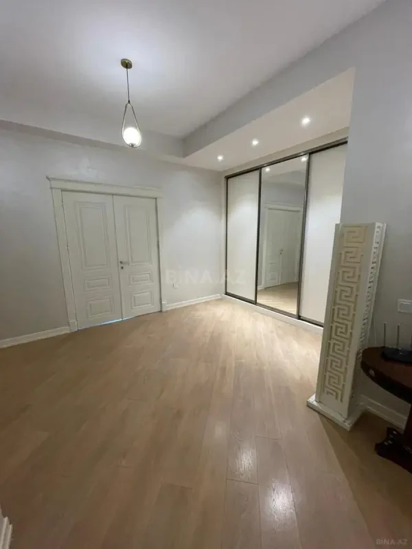 Kirayə verilir 3 otaqlı mənzil 150 m²
