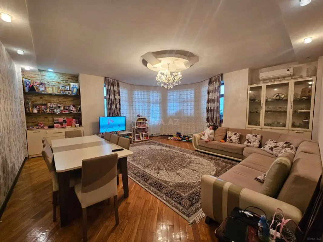 Satılır 2 otaqlı mənzil 105 m²