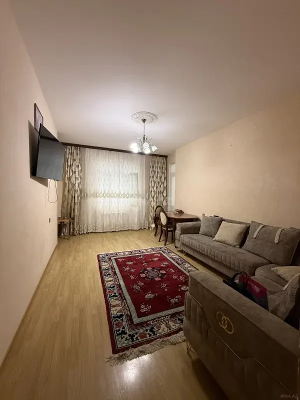 Kirayə verilir 2 otaqlı mənzil 90 m²