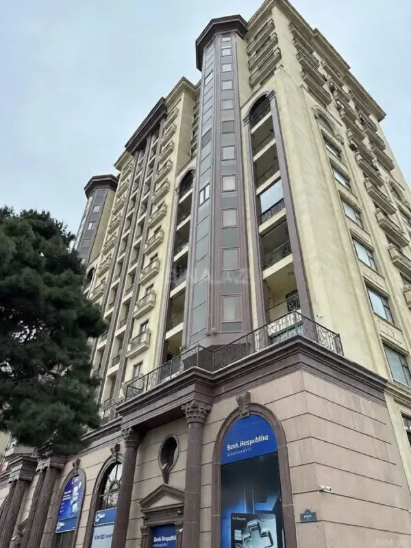 Kirayə verilir 3 otaqlı mənzil 145 m²