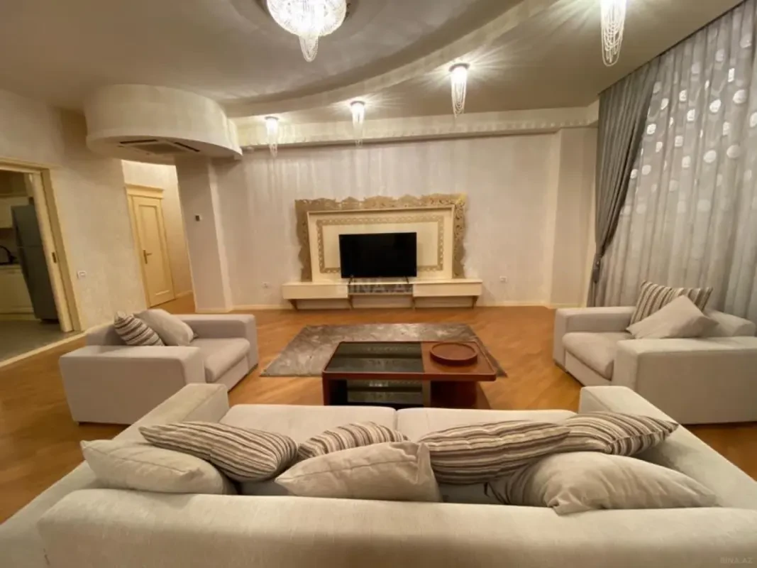 Kirayə verilir 4 otaqlı mənzil 200 m²