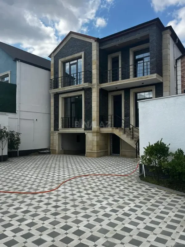 Satılır 6 otaqlı həyət evi 300 m²