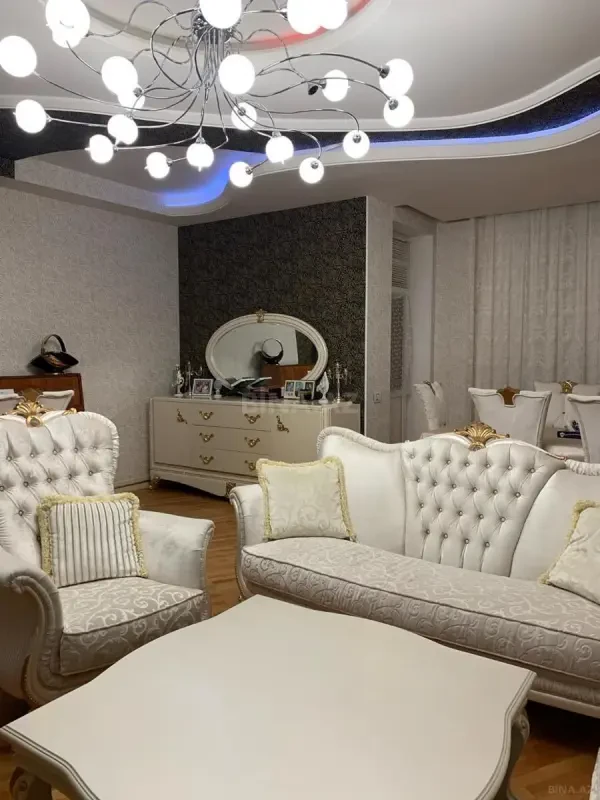 Kirayə verilir 3 otaqlı mənzil 130 m²