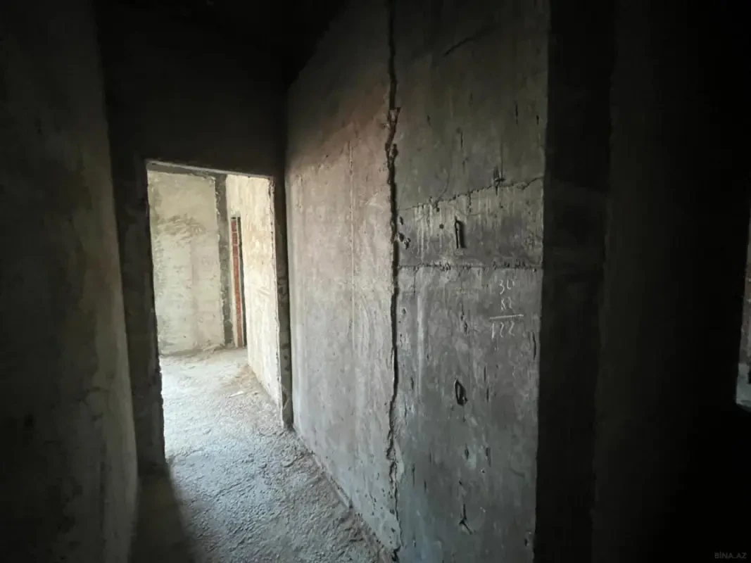 Satılır 4 otaqlı mənzil 212 m²