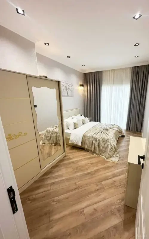 Kirayə verilir 2 otaqlı mənzil 76 m²