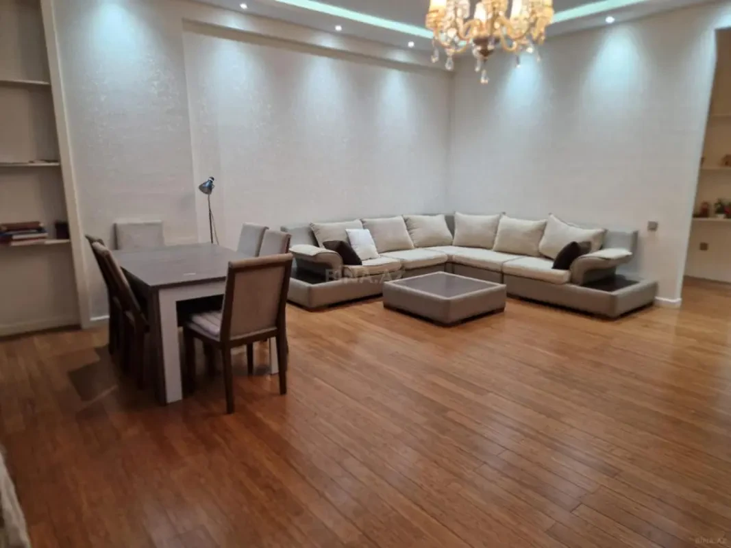 Kirayə verilir 4 otaqlı mənzil 190 m²