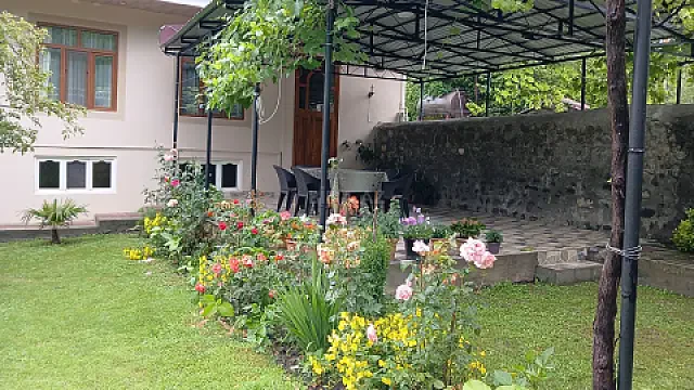 Kirayə verilir 4 otaqlı həyət evi 120 m² — Qax 4 otaq 120.00 m²