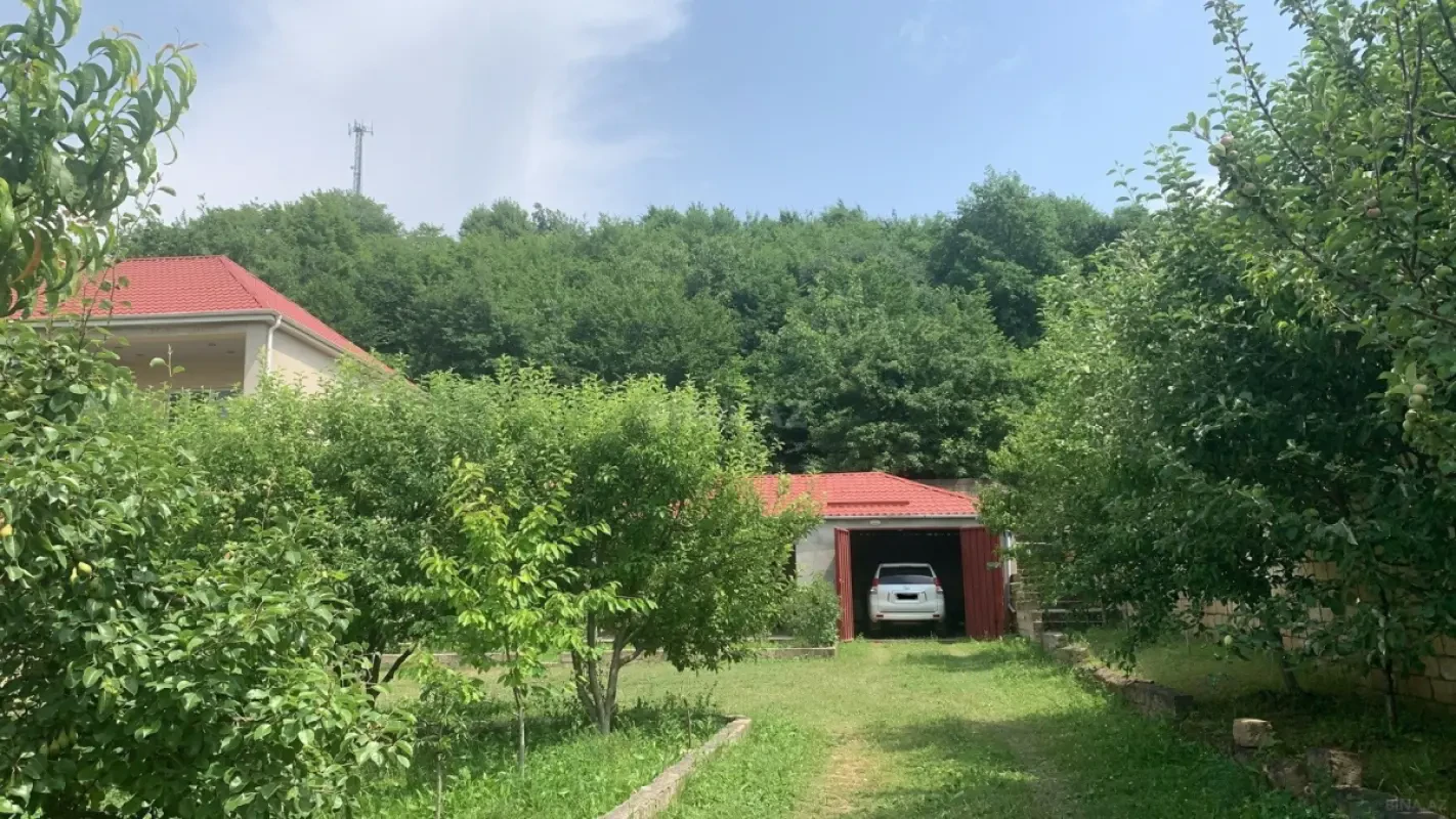 Satılır 6 otaqlı həyət evi 240 m²