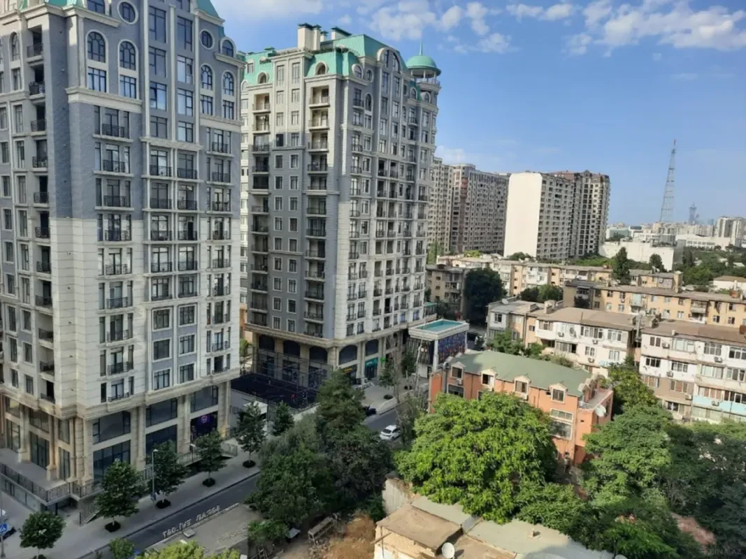 Kirayə verilir 4 otaqlı mənzil 205 m²