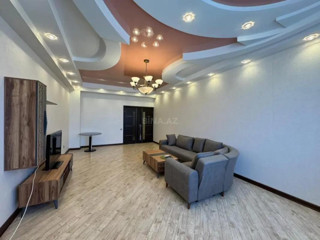Kirayə verilir 6 otaqlı mənzil 230 m²