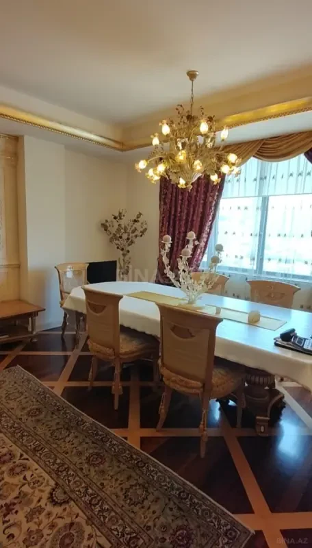 Satılır 3 otaqlı mənzil 154 m²