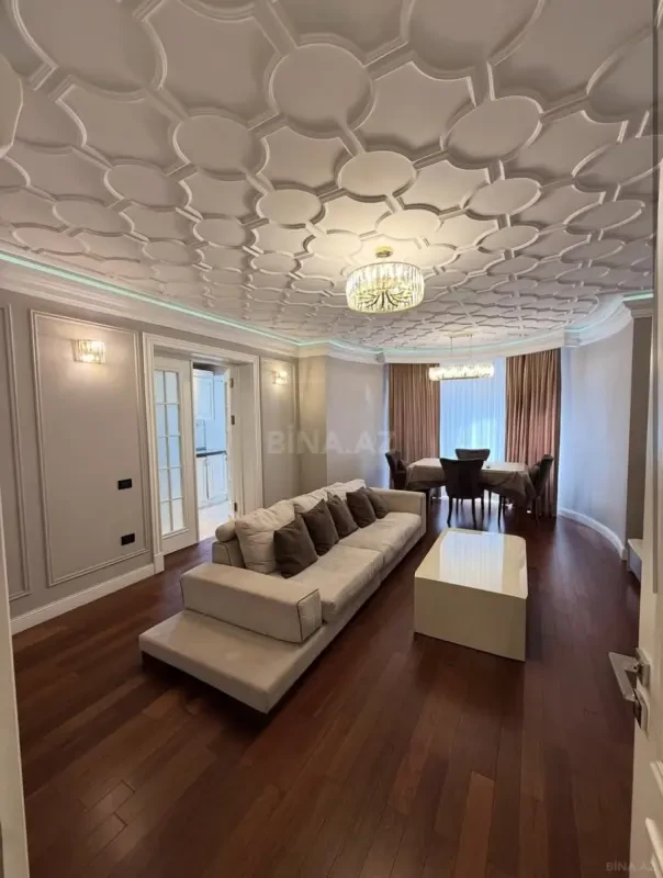 Satılır 4 otaqlı mənzil 135 m²