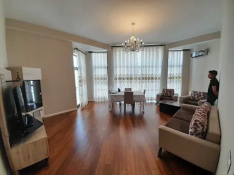 Kirayə verilir 3 otaqlı mənzil 130 m² — Bakı, Nərimanov 3 otaq 130.00 m²