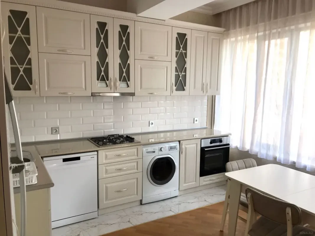 Kirayə verilir 2 otaqlı mənzil 90 m²