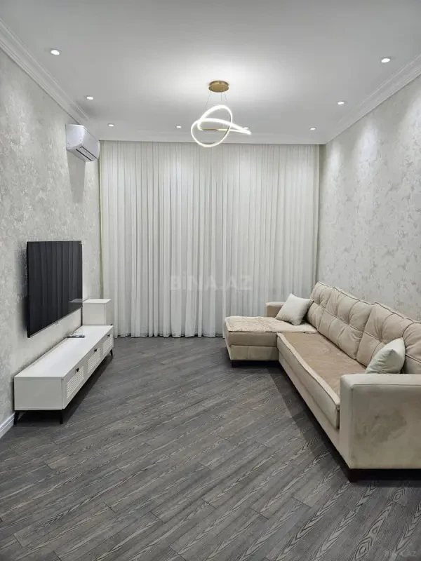 Kirayə verilir 2 otaqlı mənzil 68 m²