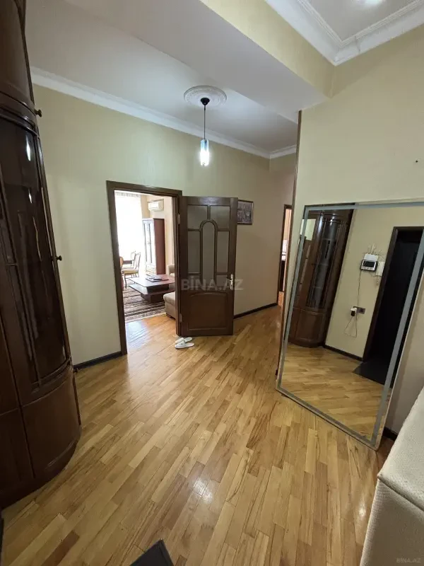 Kirayə verilir 2 otaqlı mənzil 85 m²