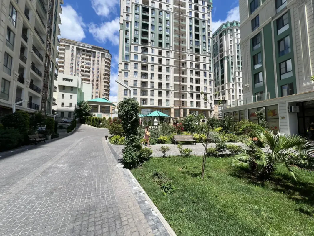 Satılır 3 otaqlı mənzil 142 m²