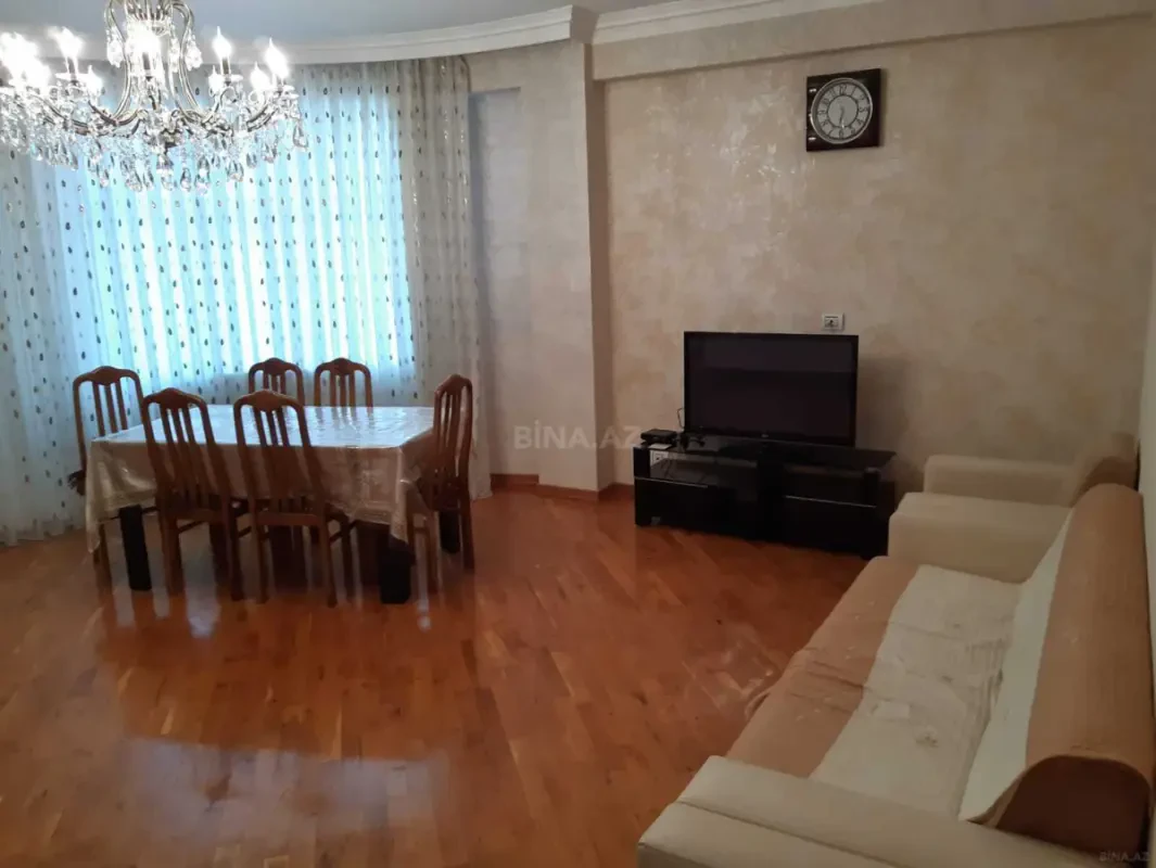 Kirayə verilir 2 otaqlı mənzil 105 m²