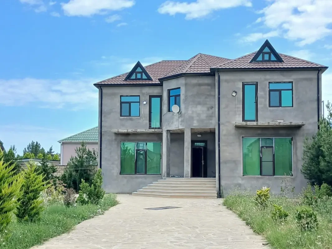Kirayə verilir 7 otaqlı həyət evi 300 m²