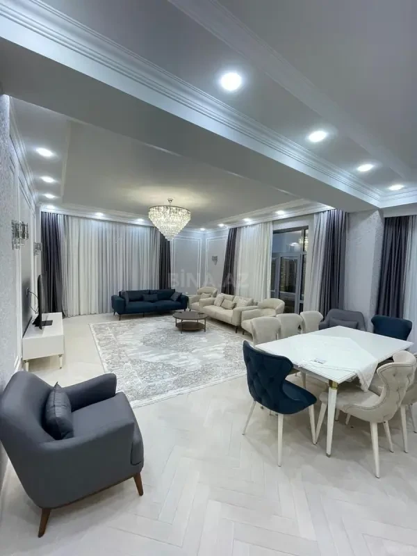 Kirayə verilir 4 otaqlı mənzil 220 m²