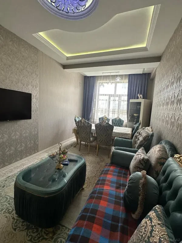 Satılır 4 otaqlı mənzil 130 m²