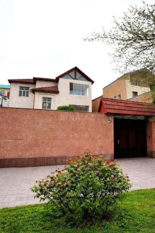 Kirayə verilir 9 otaqlı həyət evi 700 m²