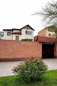 Kirayə verilir 9 otaqlı həyət evi 700 m² — Bakı 9 otaq 700.00 m²