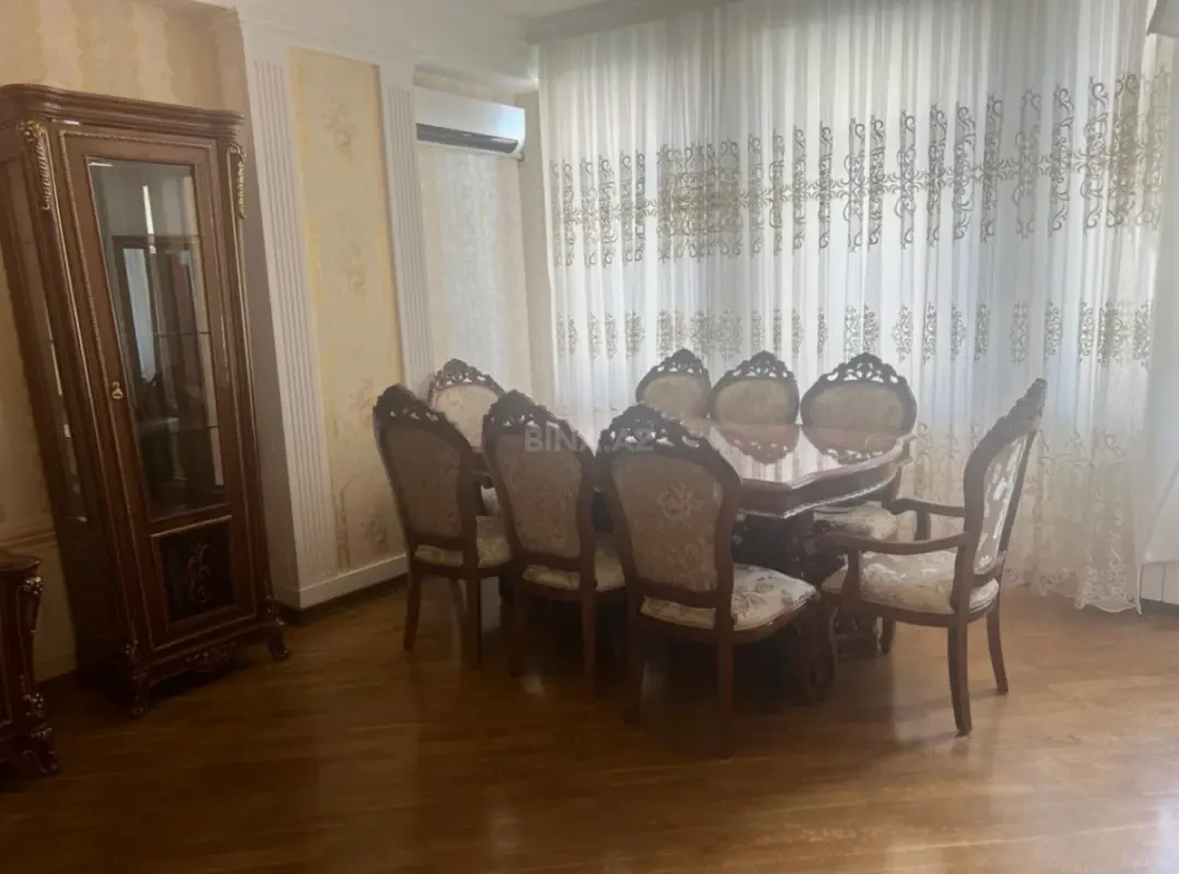 Kirayə verilir 3 otaqlı mənzil 148 m²