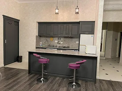 Kirayə verilir 2 otaqlı mənzil 90 m² — Bakı, Nizami 2 otaq 90.00 m²