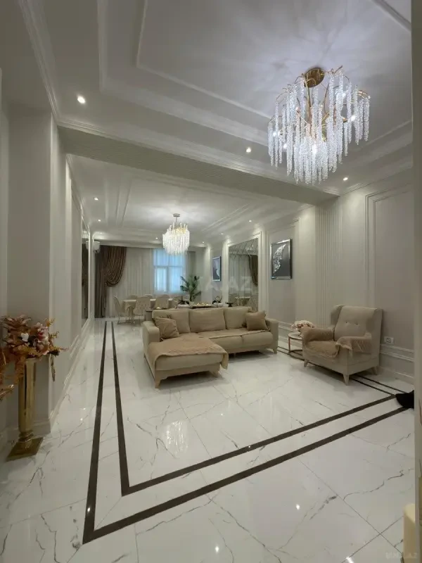 Satılır 4 otaqlı mənzil 206 m²