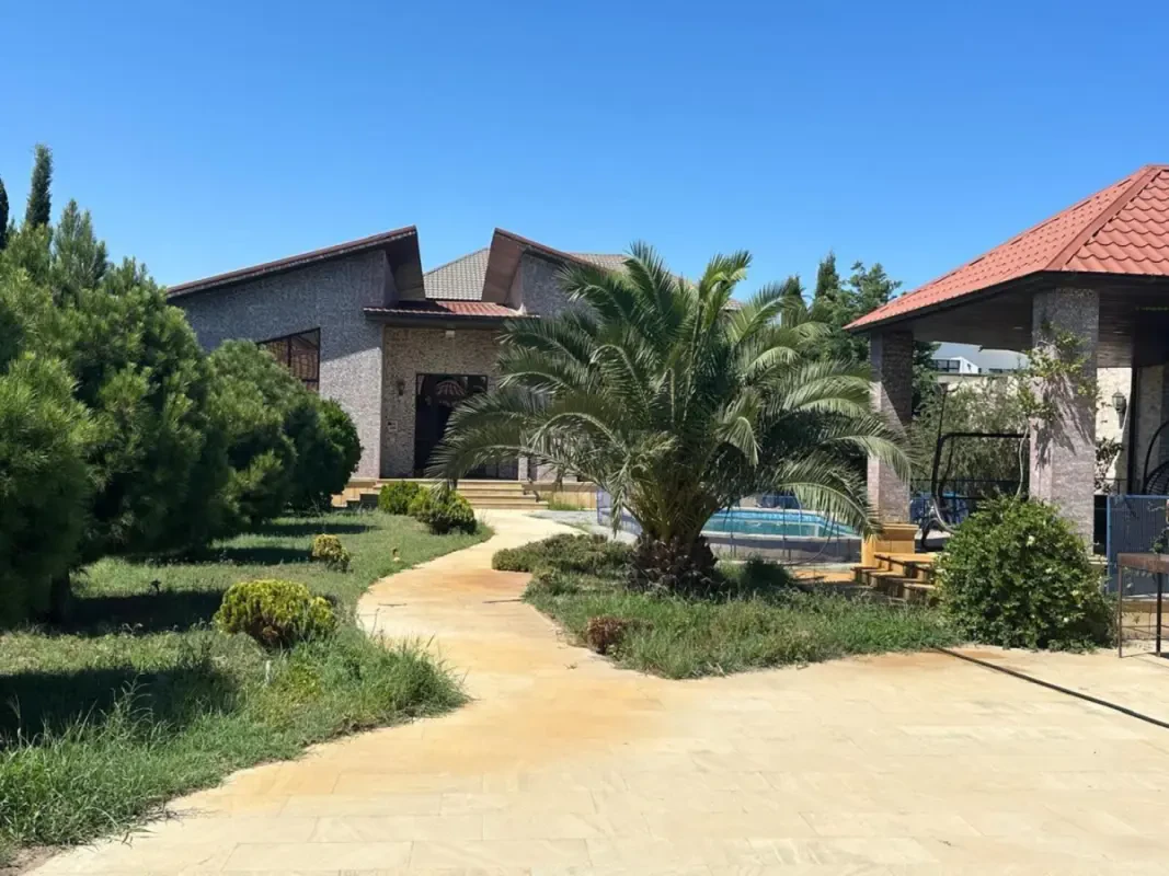 Kirayə verilir 6 otaqlı həyət evi 200 m²