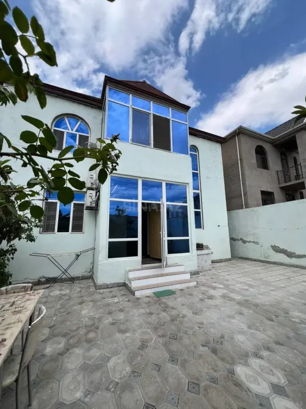 Satılır 6 otaqlı həyət evi 240 m²