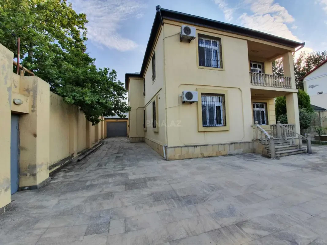 Satılır 5 otaqlı həyət evi 200 m²