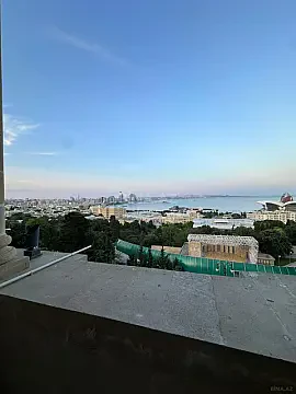 Kirayə verilir 3 otaqlı mənzil 130 m² — Bakı 3 otaq 130.00 m²