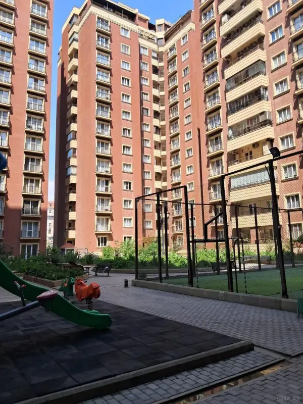 Kirayə verilir 3 otaqlı mənzil 138 m²