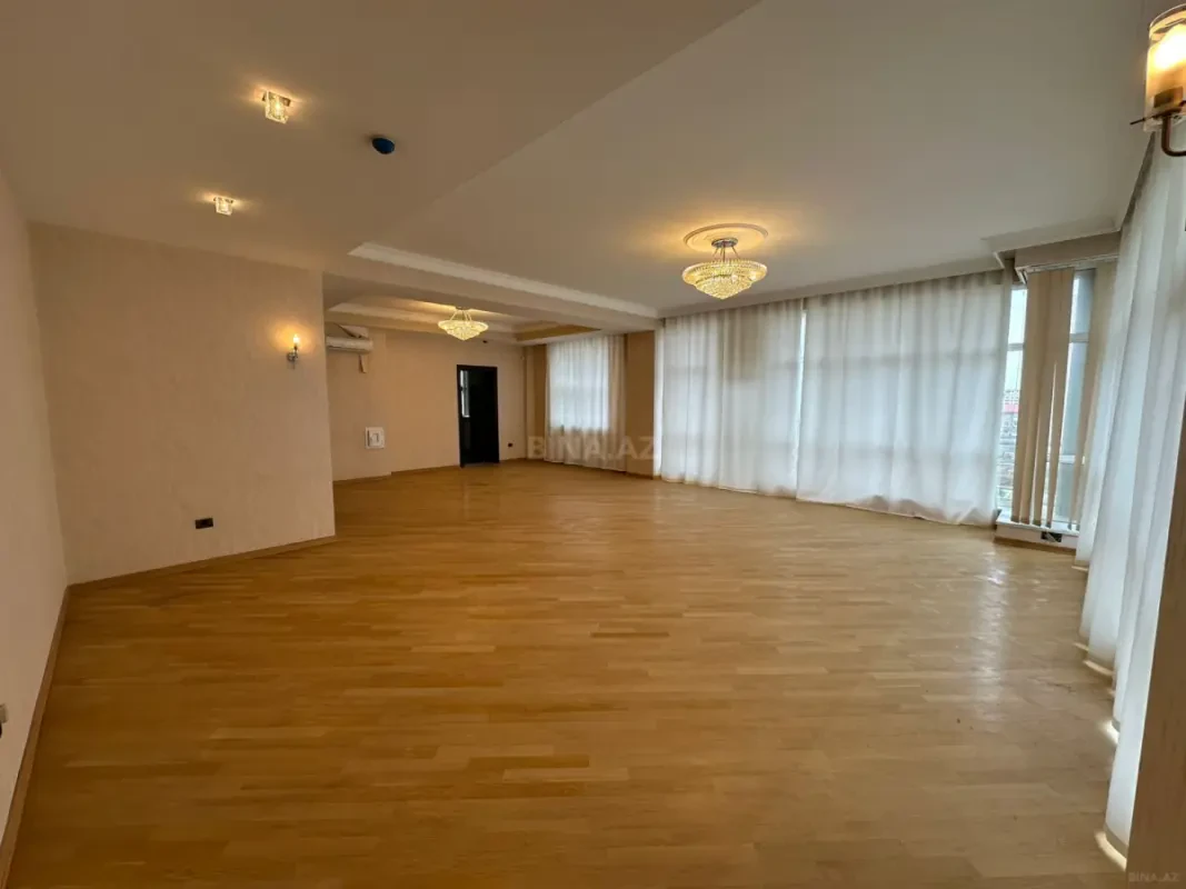 Satılır 5 otaqlı mənzil 260 m²