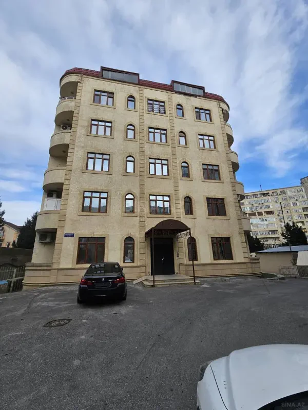 Satılır 4 otaqlı mənzil 144 m²