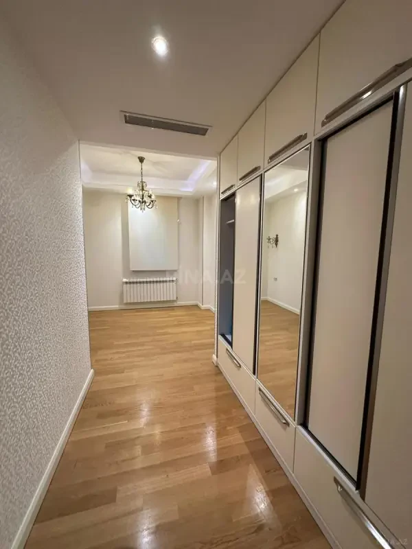 Kirayə verilir 5 otaqlı mənzil 230 m²