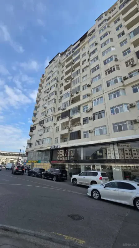 Satılır 3 otaqlı mənzil 118 m²