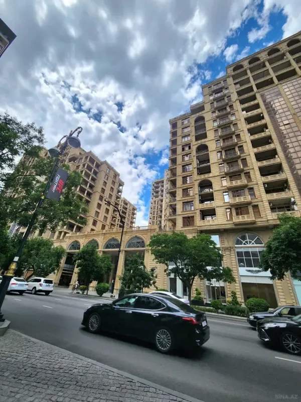 Kirayə verilir 4 otaqlı mənzil 250 m²