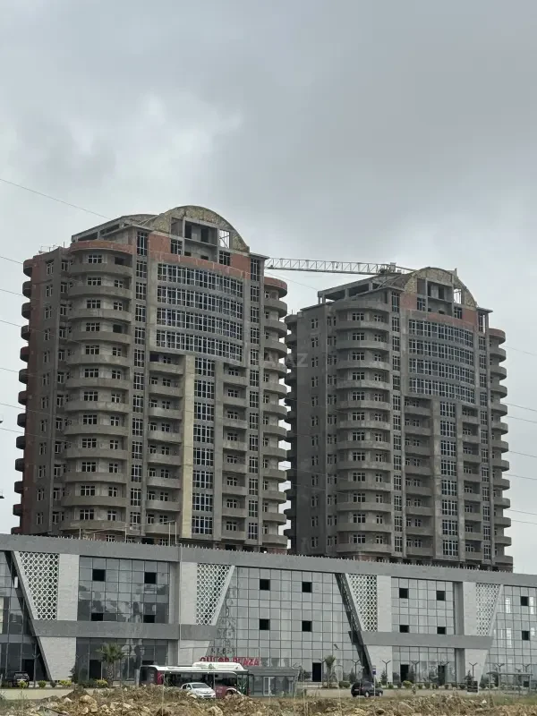 Satılır 2 otaqlı mənzil 100.6 m²
