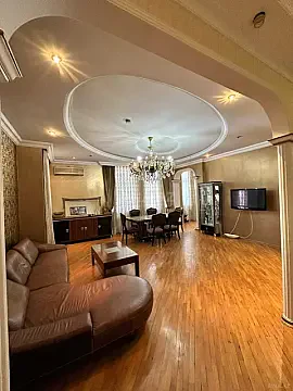 Kirayə verilir 3 otaqlı mənzil 180 m² — Bakı 3 otaq 180.00 m²